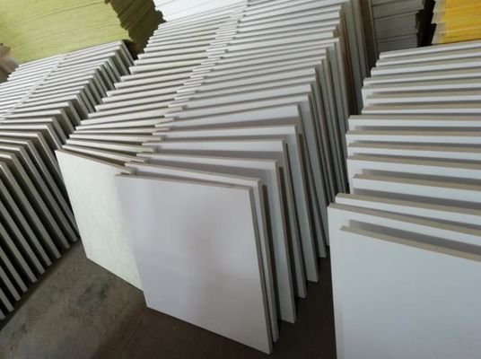 Différents types de conceptions de plafond en fibre de verre pour la décoration de la maison