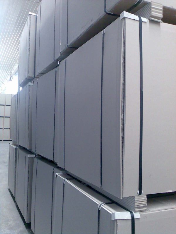 Plaque de plâtre d'absorption sonore acoustique carrée pour une solution de cloisons et de plafonds