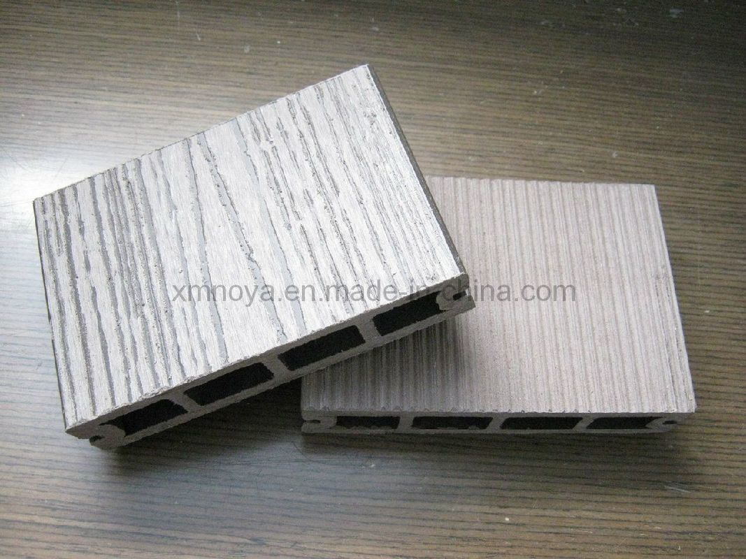 Décoration en bois plastique composite WPC recyclable et facile à installer pour les sols extérieurs