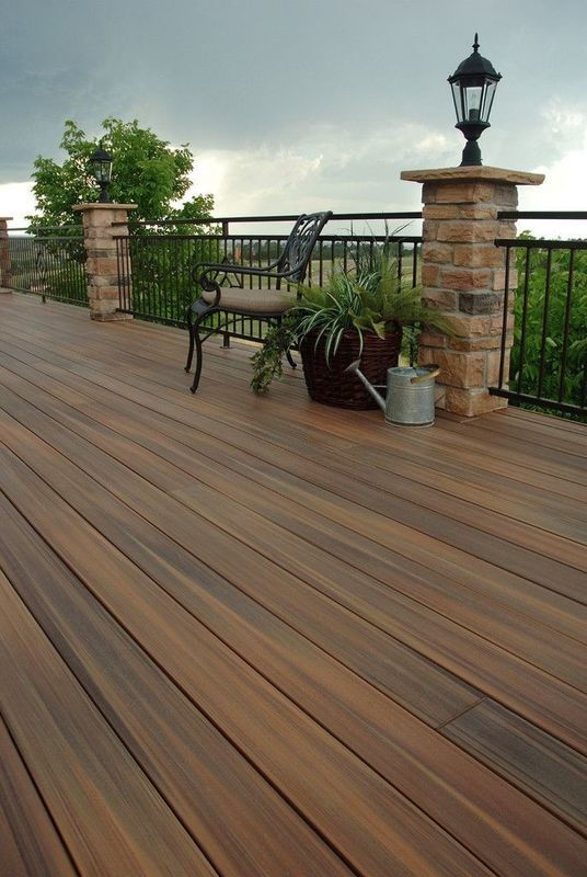 Surfaces extérieures en WPC imperméables à l'eau / planchers verts HS145*22 pour environnement extérieur