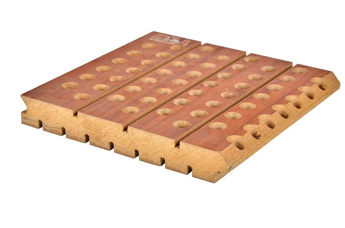 Plaque de bois acoustique micro perforée à bord carré DSC 9994